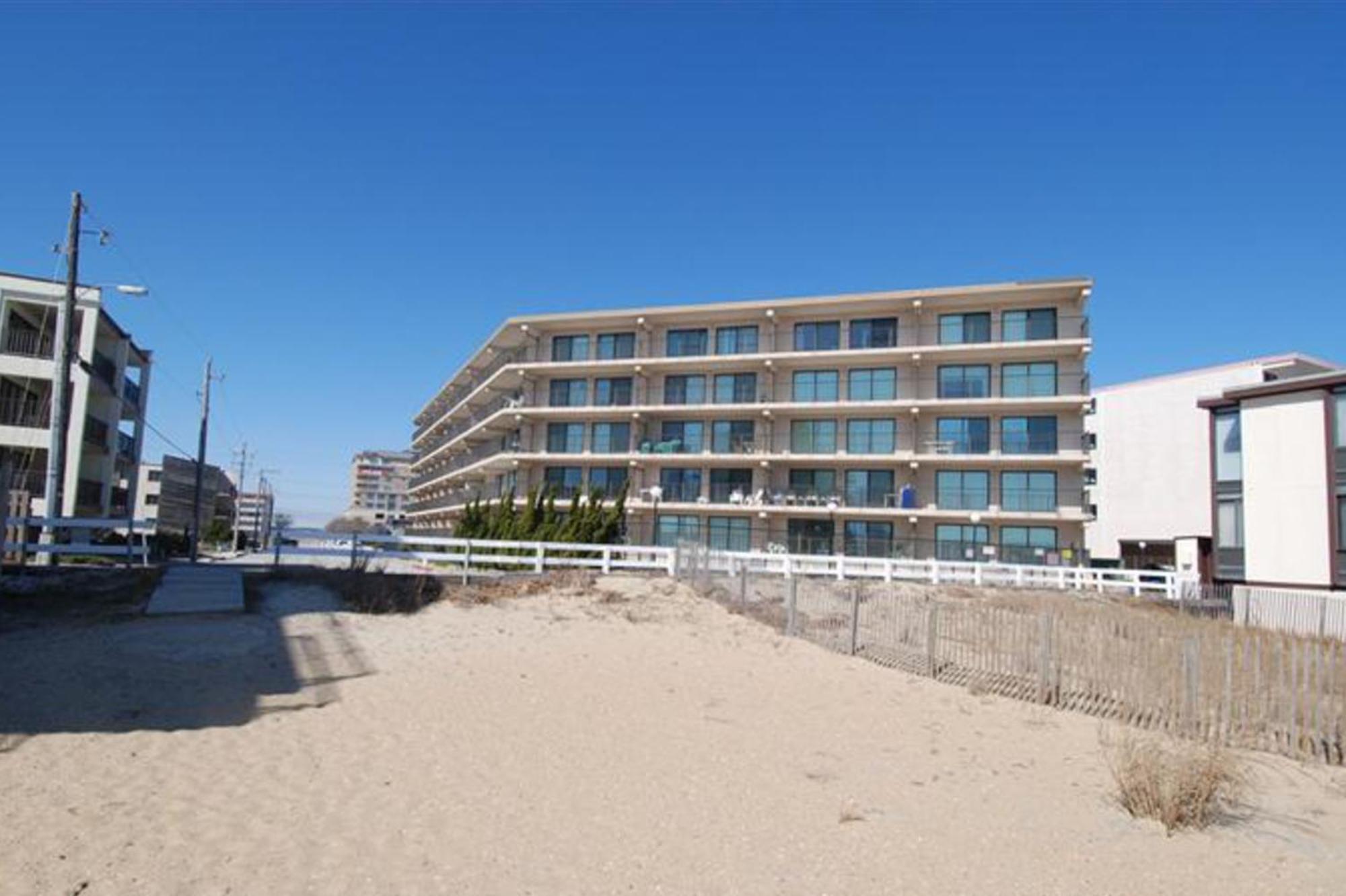 Diamond Head Condos Ocean City Room photo